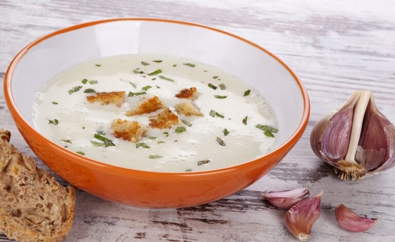 Garlic Soup – The Most Natural Soup 100 Times More Powerful Than Antibiotics