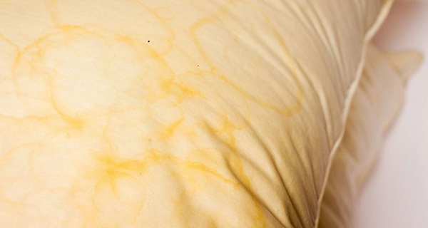 How to clean bed pillows