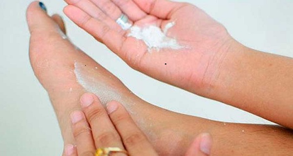 Eliminate Any Strange Body Odor Smearing This On Your Skin!
